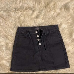 Size 12 girls. Never worn my sister doesn’t like skirts apparently